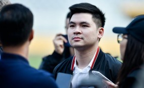 Chủ tịch CLB Hà Nội tiết lộ 'nút thắt' của thương vụ Heerenveen gia hạn với Văn Hậu Chủ tịch CLB Hà Nội tiết lộ 'nút thắt' của thương vụ Heerenveen gia hạn với Văn Hậu