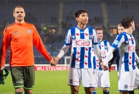 Văn Hậu và đồng đội được sếp lớn Heerenveen khen ngợi vì hành động đẹp ở Hà Lan Văn Hậu và đồng đội được sếp lớn Heerenveen khen ngợi vì hành động đẹp ở Hà Lan