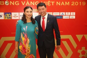 Bố Văn Hậu: 'Cá nhân tôi muốn con trai cống hiến cho bóng đá Việt Nam là chủ yếu' Bố Văn Hậu: 'Cá nhân tôi muốn con trai cống hiến cho bóng đá Việt Nam là chủ yếu'