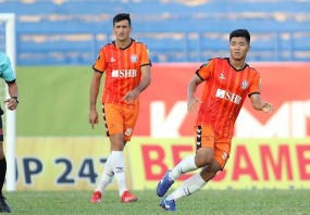 Đỗ Merlo: 'Tiền đạo Việt Nam có kỹ năng nhưng thái độ chưa tốt' Đỗ Merlo: 'Tiền đạo Việt Nam có kỹ năng nhưng thái độ chưa tốt'