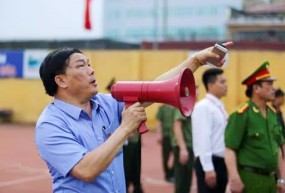 Bầu Đệ: 'Người ta cứ đổ oan chứ tôi có can thiệp chuyên môn thô bạo đâu' Bầu Đệ: 'Người ta cứ đổ oan chứ tôi có can thiệp chuyên môn thô bạo đâu'