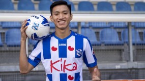 Chủ tịch CLB Hà Nội: 'Chúng tôi sẵn sàng bỏ tiền để Văn Hậu ở lại Heerenveen' Chủ tịch CLB Hà Nội: 'Chúng tôi sẵn sàng bỏ tiền để Văn Hậu ở lại Heerenveen'