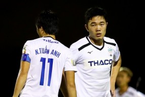 Phó tướng Quốc Vượng: 'Hàng tiền vệ HAGL là số 1 tại V-League 2020' Phó tướng Quốc Vượng: 'Hàng tiền vệ HAGL là số 1 tại V-League 2020'