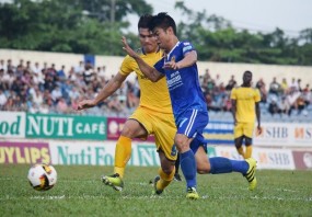 Văn Đức bị từ chối phạt đền, SLNA ôm hận trước Quảng Nam Văn Đức bị từ chối phạt đền, SLNA ôm hận trước Quảng Nam