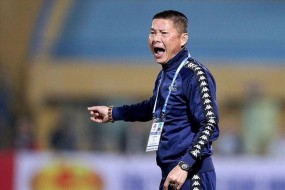 HLV Chu Đình Nghiêm: 'CLB Hà Nội còn không đủ người để tập luyện' HLV Chu Đình Nghiêm: 'CLB Hà Nội còn không đủ người để tập luyện'