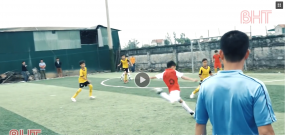 VIDEO: 'Messi Hà Tĩnh' tài năng thế nào để khiến PVF đặc cách tuyển thẳng? VIDEO: 'Messi Hà Tĩnh' tài năng thế nào để khiến PVF đặc cách tuyển thẳng?