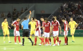 Mang danh đá đẹp, TPHCM bất ngờ dẫn đầu V-League 2020 về số thẻ phạt Mang danh đá đẹp, TPHCM bất ngờ dẫn đầu V-League 2020 về số thẻ phạt
