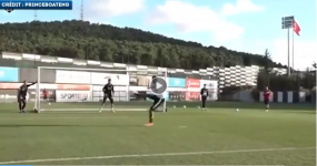 VIDEO: Cựu sao Barca tái hiện siêu phẩm Kungfu ấn tượng hơn Ibrahimovic VIDEO: Cựu sao Barca tái hiện siêu phẩm Kungfu ấn tượng hơn Ibrahimovic