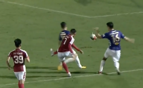 Công Phượng và TP Hồ Chí Minh có thật sự bị 'cướp' penalty? Công Phượng và TP Hồ Chí Minh có thật sự bị 'cướp' penalty?