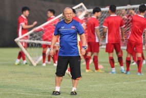 Báo Thái: 'Cả Đông Nam Á muốn hoãn AFF Cup, trừ Việt Nam' Báo Thái: 'Cả Đông Nam Á muốn hoãn AFF Cup, trừ Việt Nam'