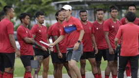 Chủ tịch LĐBĐ Indonesia: 'Tôi yêu cầu HLV Shin Tae Yong phải đánh bại ĐT Việt Nam' Chủ tịch LĐBĐ Indonesia: 'Tôi yêu cầu HLV Shin Tae Yong phải đánh bại ĐT Việt Nam'