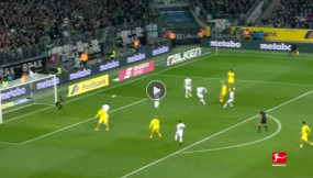 VIDEO: Cú ngoặt bóng thần thánh đánh lừa cùng lúc 3 cầu thủ của Hazard VIDEO: Cú ngoặt bóng thần thánh đánh lừa cùng lúc 3 cầu thủ của Hazard