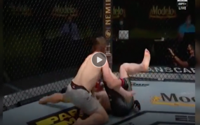 VIDEO: Đánh lừa đối thủ, võ sĩ tung cú knock-out đẹp mắt VIDEO: Đánh lừa đối thủ, võ sĩ tung cú knock-out đẹp mắt