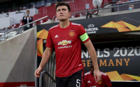 CĐV Man Utd đòi thay đội trưởng bằng được sau lùm xùm của Maguire CĐV Man Utd đòi thay đội trưởng bằng được sau lùm xùm của Maguire
