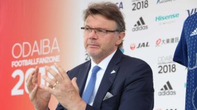 Vì sao HLV Troussier không gọi cầu thủ SLNA lên ĐT U19 Việt Nam? Vì sao HLV Troussier không gọi cầu thủ SLNA lên ĐT U19 Việt Nam?