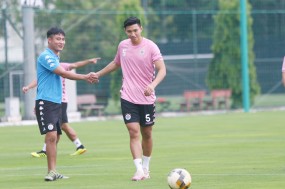 Văn Hậu chia sẻ bí quyết trở thành 'tráng sĩ' trong thời gian ăn tập tại Heerenveen Văn Hậu chia sẻ bí quyết trở thành 'tráng sĩ' trong thời gian ăn tập tại Heerenveen