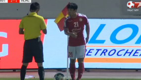 VIDEO: Tình huống dính thẻ hớ hênh khiến Công Phượng bị loại khỏi trận đấu với Hà Nội VIDEO: Tình huống dính thẻ hớ hênh khiến Công Phượng bị loại khỏi trận đấu với Hà Nội