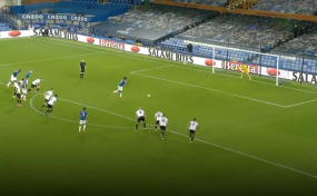VIDEO: Sút penalty kiểu 'nhảy chân sáo', sao Everton sao chép hoàn hảo Bruno Fernandes VIDEO: Sút penalty kiểu 'nhảy chân sáo', sao Everton sao chép hoàn hảo Bruno Fernandes