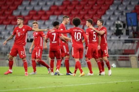 Huỷ diệt Schalke ngày ra quân, Bayern Munich được đề xuất trao luôn cúp Huỷ diệt Schalke ngày ra quân, Bayern Munich được đề xuất trao luôn cúp