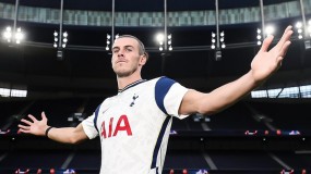 VIDEO: Gareth Bale lần đầu sải bước chân trên sân một tỷ bảng của Tottenham VIDEO: Gareth Bale lần đầu sải bước chân trên sân một tỷ bảng của Tottenham