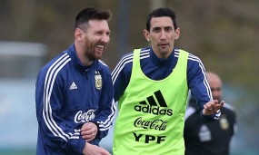Di Maria tiết lộ phản ứng của Messi khi được 'dụ' về PSG chơi bóng cùng Neymar Di Maria tiết lộ phản ứng của Messi khi được 'dụ' về PSG chơi bóng cùng Neymar