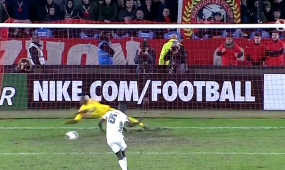 VIDEO: Người thay thế Kepa hay cỡ nào mà Chelsea phải bỏ ra 30 triệu euro? VIDEO: Người thay thế Kepa hay cỡ nào mà Chelsea phải bỏ ra 30 triệu euro?