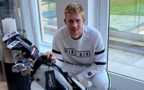 'Tàng hình' trước Leicester, Kevin De Bruyne tìm đến golf để giải sầu 'Tàng hình' trước Leicester, Kevin De Bruyne tìm đến golf để giải sầu