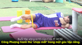 VIDEO: Chưa thể trở lại vì dính chấn thương, Messi Việt Nam vừa ngủ vừa tập VIDEO: Chưa thể trở lại vì dính chấn thương, Messi Việt Nam vừa ngủ vừa tập