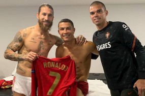 Ronaldo và Ramos 'bình thường mối quan hệ' sau 2 năm nghỉ chơi với nhau Ronaldo và Ramos 'bình thường mối quan hệ' sau 2 năm nghỉ chơi với nhau
