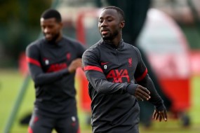 Liverpool bất ngờ đón nhận hung tin từ trụ cột tuyến giữa Liverpool bất ngờ đón nhận hung tin từ trụ cột tuyến giữa