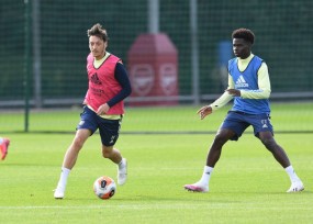 Bị Arsenal ghẻ lạnh, Ozil vẫn khiến đồng đội khâm phục về thái độ tập luyện Bị Arsenal ghẻ lạnh, Ozil vẫn khiến đồng đội khâm phục về thái độ tập luyện