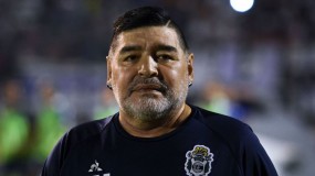 Huyền thoại Maradona sắp phải tiến hành cuộc phẫu thuật 'sinh tử' Huyền thoại Maradona sắp phải tiến hành cuộc phẫu thuật 'sinh tử'
