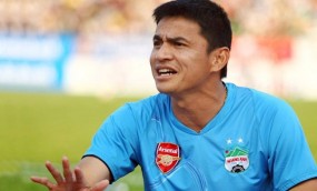 HLV Lê Thụy Hải: 'Kiatisak cũng chỉ là người ĐNÁ, muốn thành công tại HAGL rất khó' HLV Lê Thụy Hải: 'Kiatisak cũng chỉ là người ĐNÁ, muốn thành công tại HAGL rất khó'