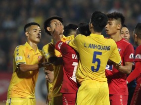 Sau nhiều năm đặc cách, các CLB như Hải Phòng hay SLNA đứng trước nguy cơ bị cấm dự V-League Sau nhiều năm đặc cách, các CLB như Hải Phòng hay SLNA đứng trước nguy cơ bị cấm dự V-League