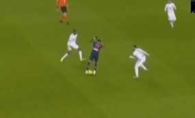 VIDEO: Neymar lại phô diễn kỹ năng đỉnh cao 'người đi, bóng ở lại' siêu hài hước VIDEO: Neymar lại phô diễn kỹ năng đỉnh cao 'người đi, bóng ở lại' siêu hài hước