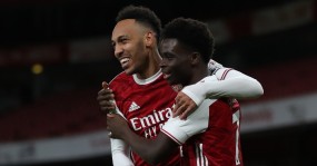 Aubameyang tỏa sáng rực rỡ giúp Arsenal vươn lên nửa trên BXH Aubameyang tỏa sáng rực rỡ giúp Arsenal vươn lên nửa trên BXH
