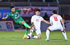 Phải cạnh tranh với 5 tiền vệ tại HAGL, liệu Xuân Trường có chiếm được suất đá chính? Phải cạnh tranh với 5 tiền vệ tại HAGL, liệu Xuân Trường có chiếm được suất đá chính?