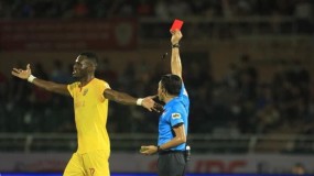 Phản bác cáo buộc 'chửi trọng tài' từ VFF, cựu sao HAGL kêu oan Phản bác cáo buộc 'chửi trọng tài' từ VFF, cựu sao HAGL kêu oan