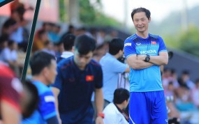 HLV Chung Hae Seong chỉ ra 2 thiên tài trên ban huấn luyện ĐT Việt Nam HLV Chung Hae Seong chỉ ra 2 thiên tài trên ban huấn luyện ĐT Việt Nam