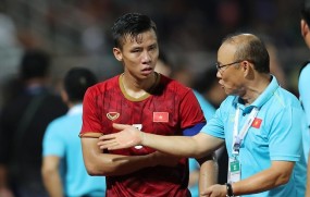 Đối thủ lo sợ nắng nóng, đội trưởng ĐTVN khẳng định không bận tâm ngoài chuyên môn Đối thủ lo sợ nắng nóng, đội trưởng ĐTVN khẳng định không bận tâm ngoài chuyên môn