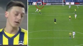 VIDEO: Ngỡ ngàng với pha bỏ lỡ trước khung thành gần như bỏ trống của Mesut Ozil VIDEO: Ngỡ ngàng với pha bỏ lỡ trước khung thành gần như bỏ trống của Mesut Ozil