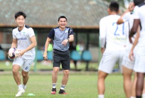VIDEO: Cận cảnh bài tập dị 3 đánh 2 của HAGL, ai 'ăn hành' nhiều nhất? VIDEO: Cận cảnh bài tập dị 3 đánh 2 của HAGL, ai 'ăn hành' nhiều nhất?
