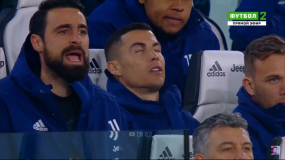 VIDEO: Cristiano Ronaldo thở dài ngao ngán khi đồng đội bỏ lỡ cơ hội VIDEO: Cristiano Ronaldo thở dài ngao ngán khi đồng đội bỏ lỡ cơ hội