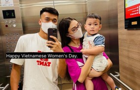 Bùi Tiến Dũng chúc bạn gái ngày 8/3 bằng tiếng Anh nhưng nhầm thành ngày phụ nữ Việt Nam Bùi Tiến Dũng chúc bạn gái ngày 8/3 bằng tiếng Anh nhưng nhầm thành ngày phụ nữ Việt Nam