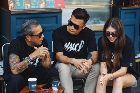 VIDEO: Bùi Tiến Dũng và bạn gái mặc đồ thương hiệu riêng, nắm tay dạo phố VIDEO: Bùi Tiến Dũng và bạn gái mặc đồ thương hiệu riêng, nắm tay dạo phố
