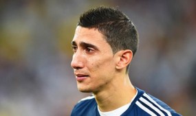 Di Maria khóc ròng bỏ dở trận đấu vì gia đình bị kẻ trộm bắt làm con tin Di Maria khóc ròng bỏ dở trận đấu vì gia đình bị kẻ trộm bắt làm con tin