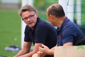 HLV U18 Việt Nam - Troussier đặt mục tiêu nằm trong top 4 Đông Nam Á HLV U18 Việt Nam - Troussier đặt mục tiêu nằm trong top 4 Đông Nam Á