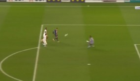 VIDEO: Kylian Mbappe lốp bóng ghi bàn sau pha bứt tốc từ giữa sân ở phút 90+3 VIDEO: Kylian Mbappe lốp bóng ghi bàn sau pha bứt tốc từ giữa sân ở phút 90+3