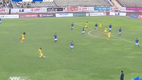 VIDEO: 'Tuyển thủ nghèo nhất Việt Nam' kiến tạo đẹp như tranh vẽ giúp SLNA chiến thắng VIDEO: 'Tuyển thủ nghèo nhất Việt Nam' kiến tạo đẹp như tranh vẽ giúp SLNA chiến thắng