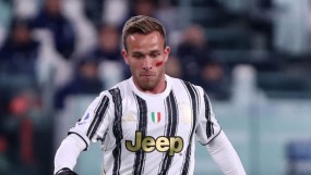 VIDEO: Sai lầm ngớ ngẩn của tiền vệ 1300 Tỷ VNĐ khiến Juventus thua sốc VIDEO: Sai lầm ngớ ngẩn của tiền vệ 1300 Tỷ VNĐ khiến Juventus thua sốc